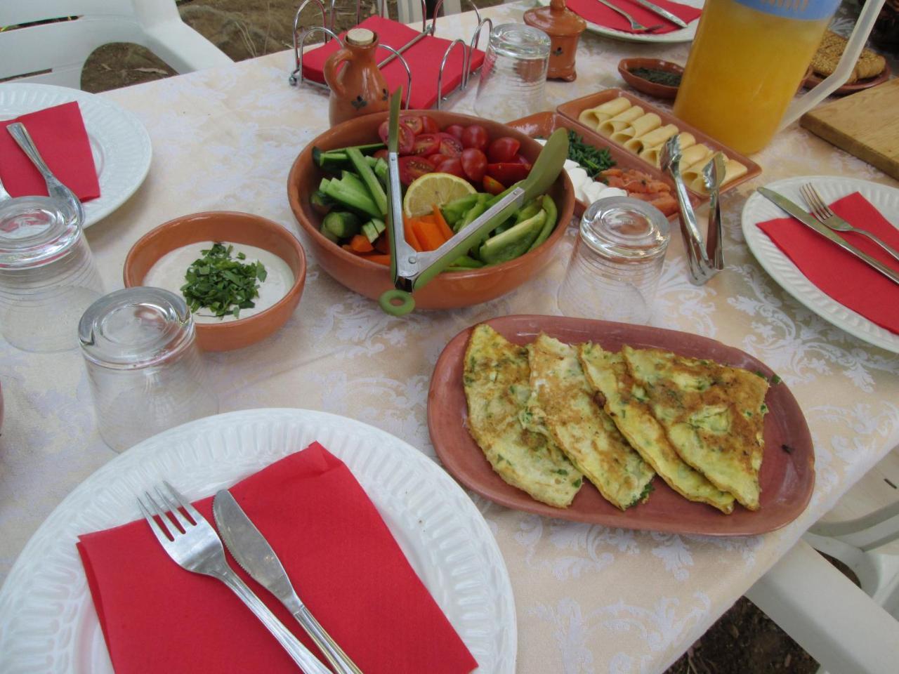 Orna'S Corner Bed & Breakfast Yuval Екстериор снимка